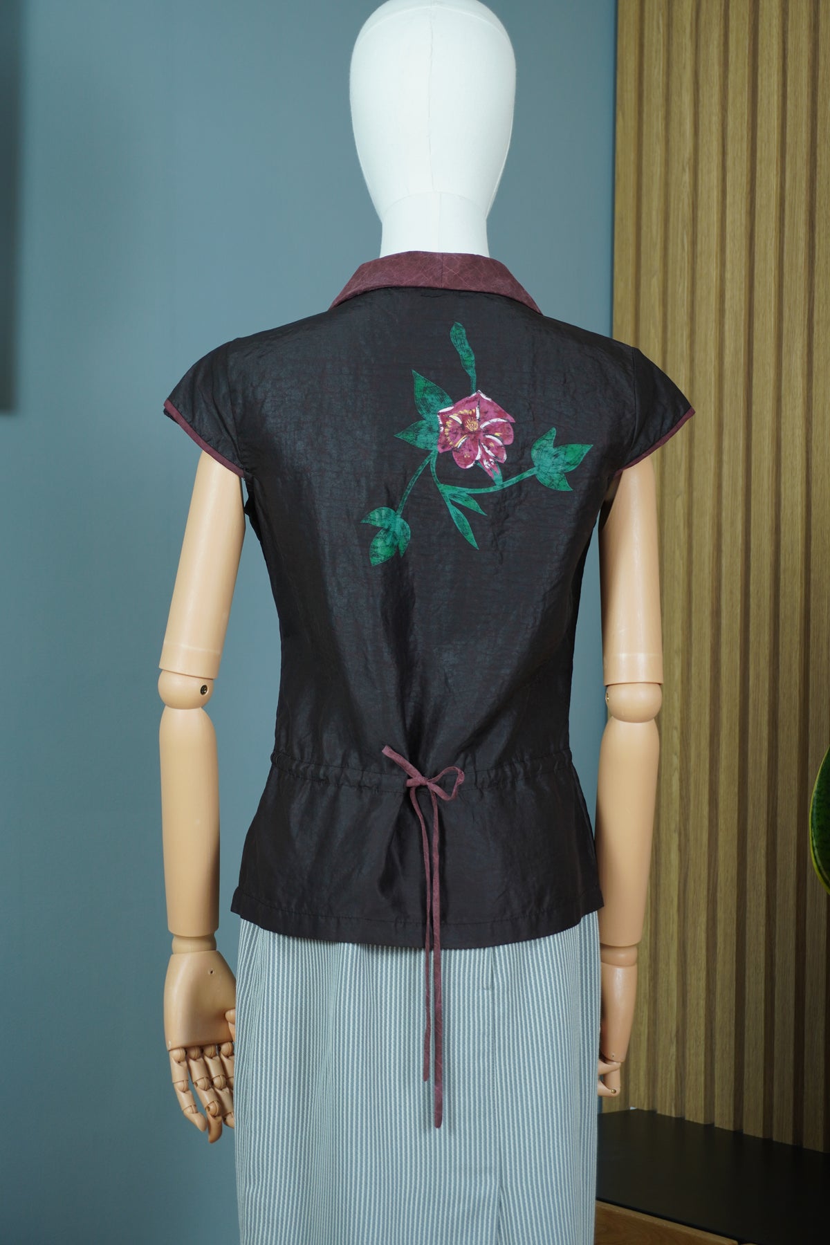 ASILIK – Top vintage din 100% mătase cu motiv floral