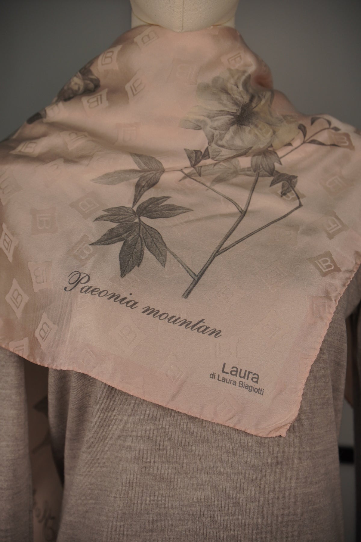 Laura Biagiotti — Eșarfă vintage din mătase