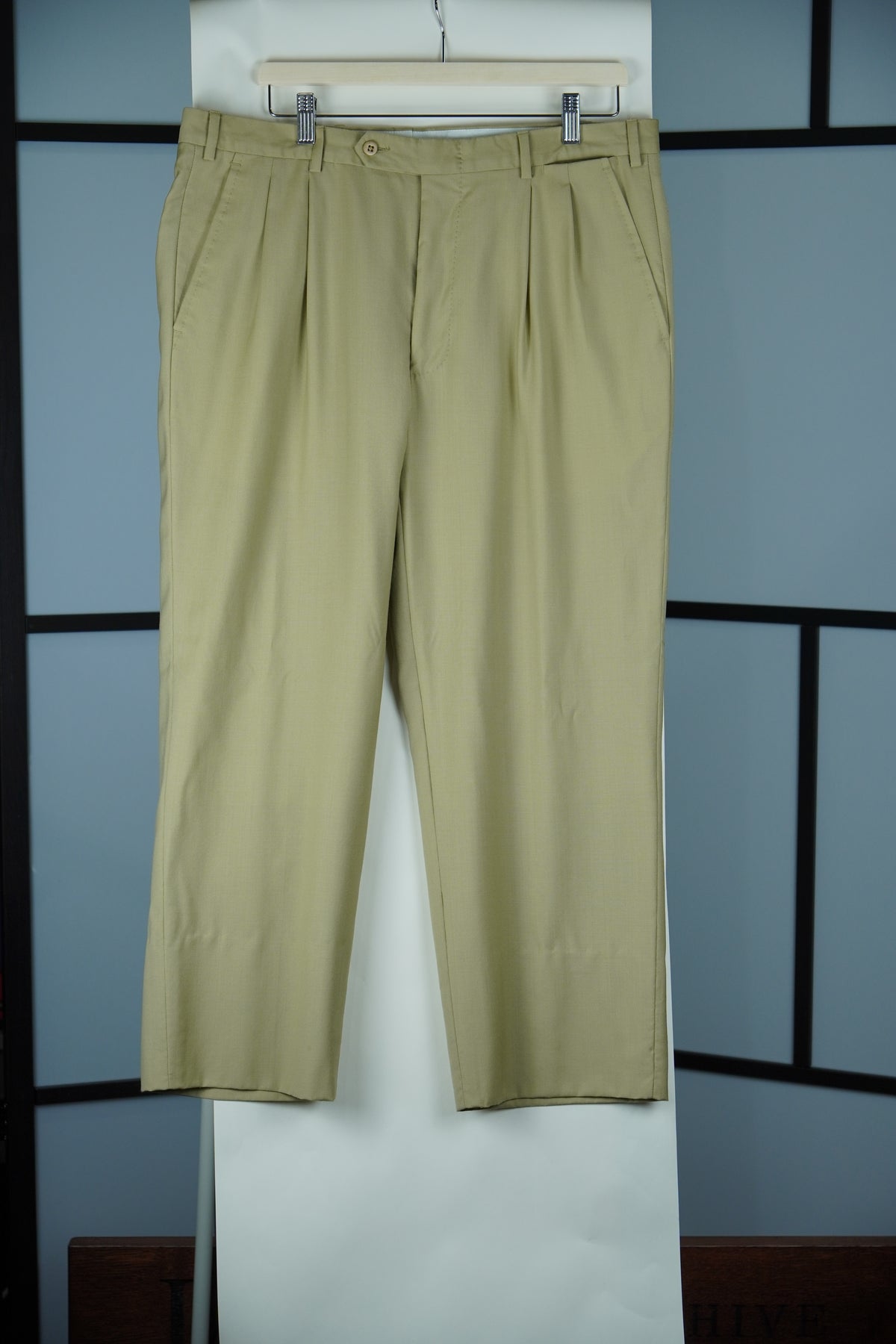 Vintage Burberrys Lightweight Wool Pleated Trousers — 100% Wool