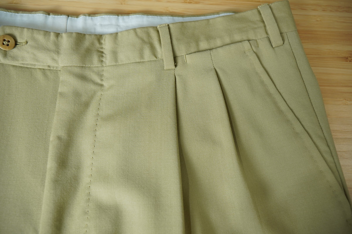 Vintage Burberrys Lightweight Wool Pleated Trousers — 100% Wool