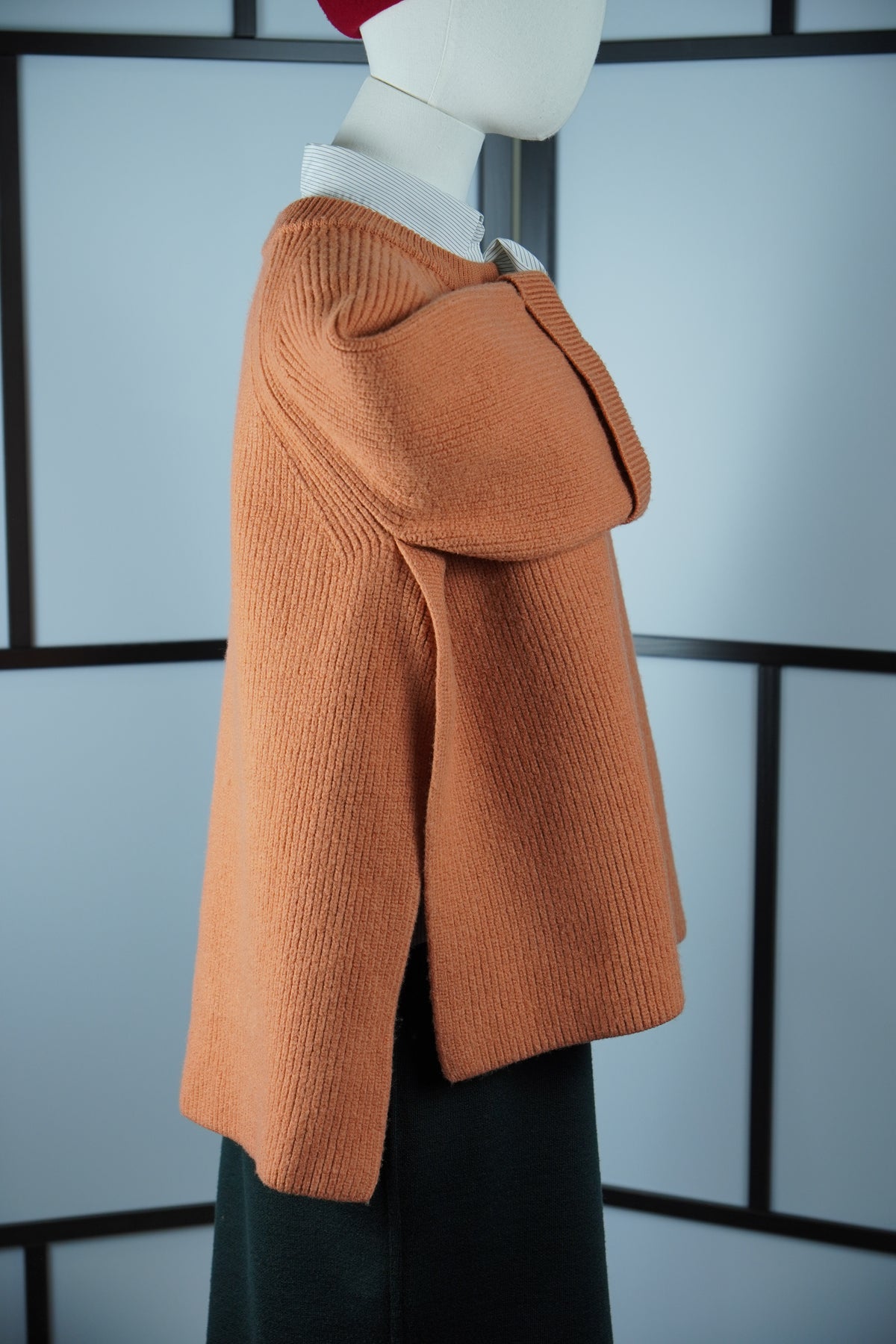 COS – Pulover oversized din 100% lână cu deschideri laterale
