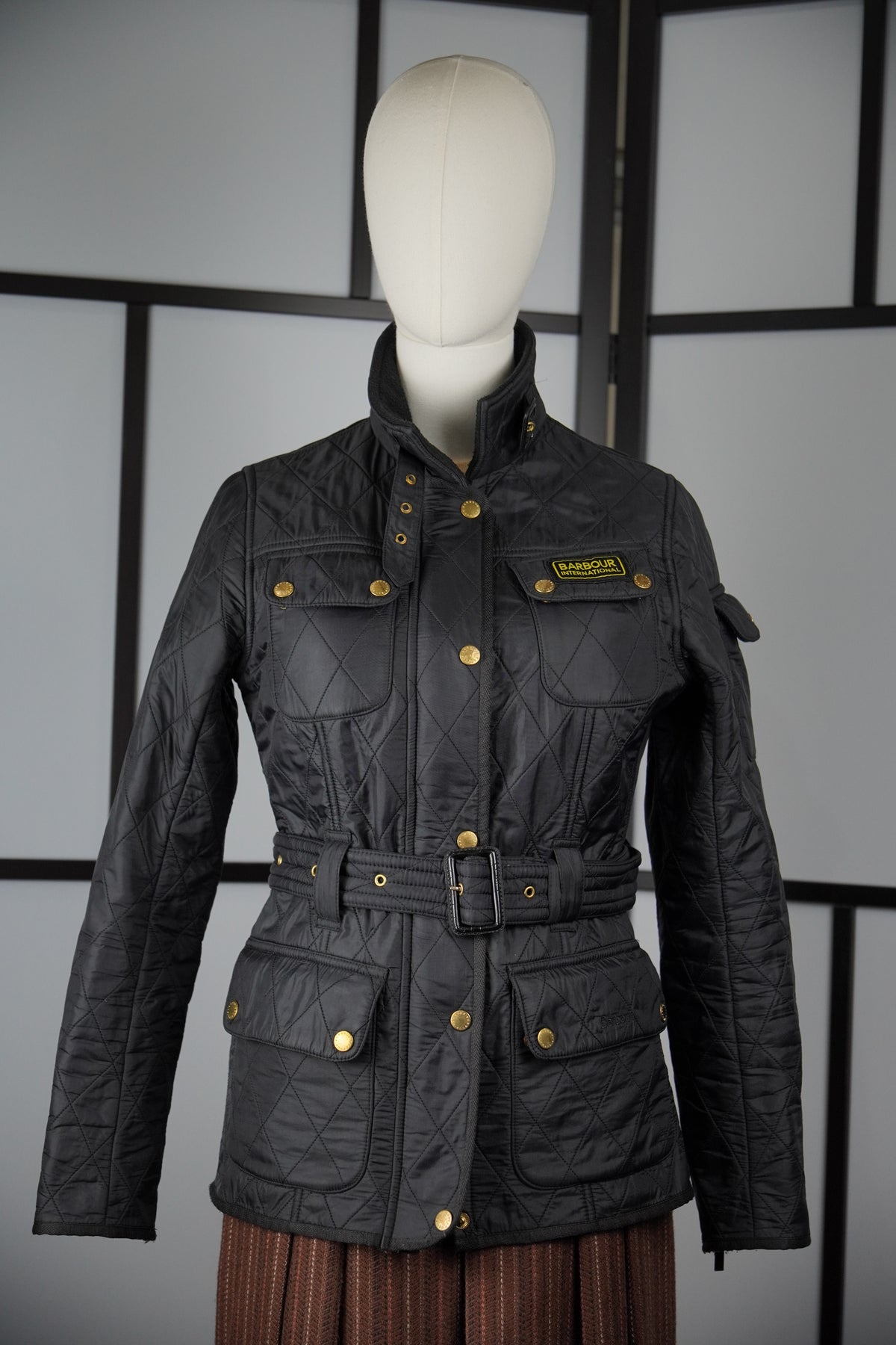 Barbour International — Jachetă matlasată cu centură