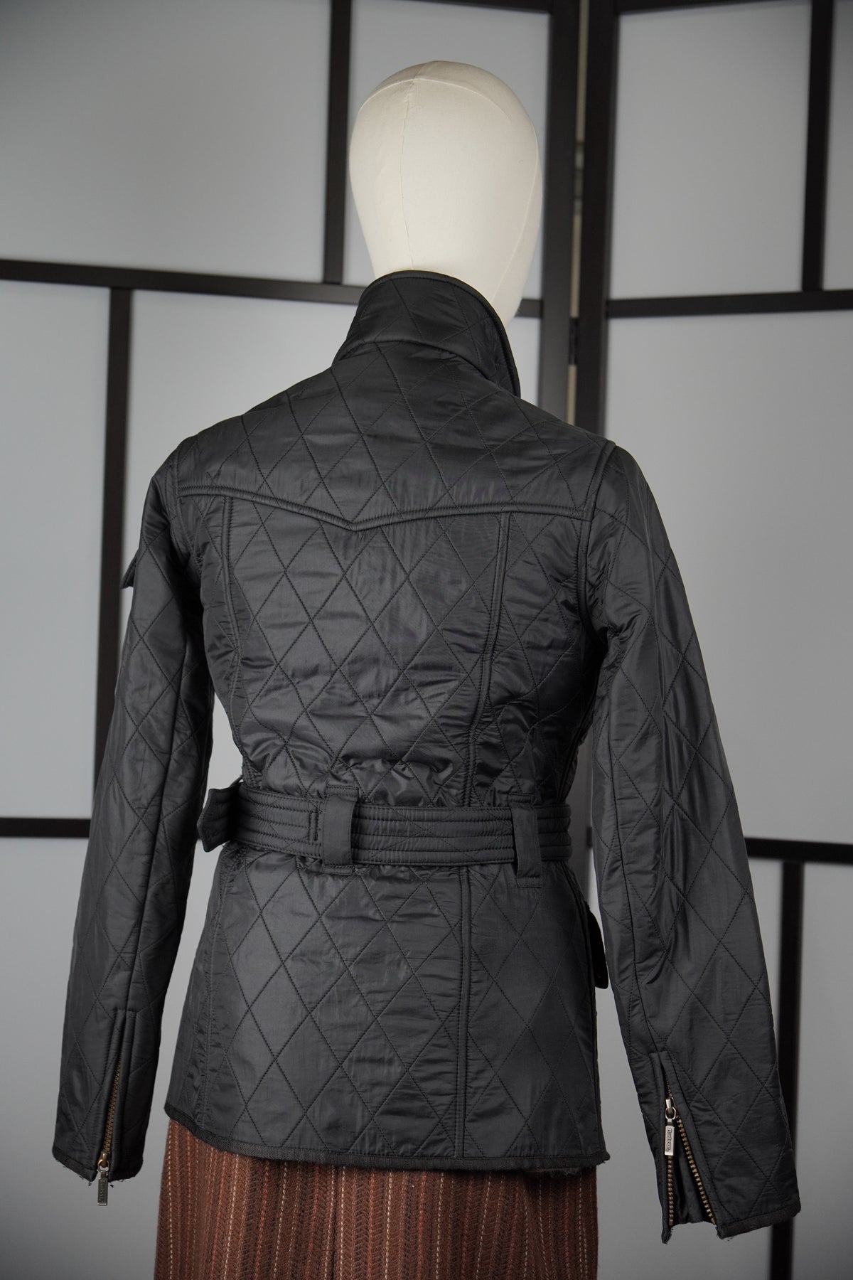 Barbour International — Jachetă matlasată cu centură