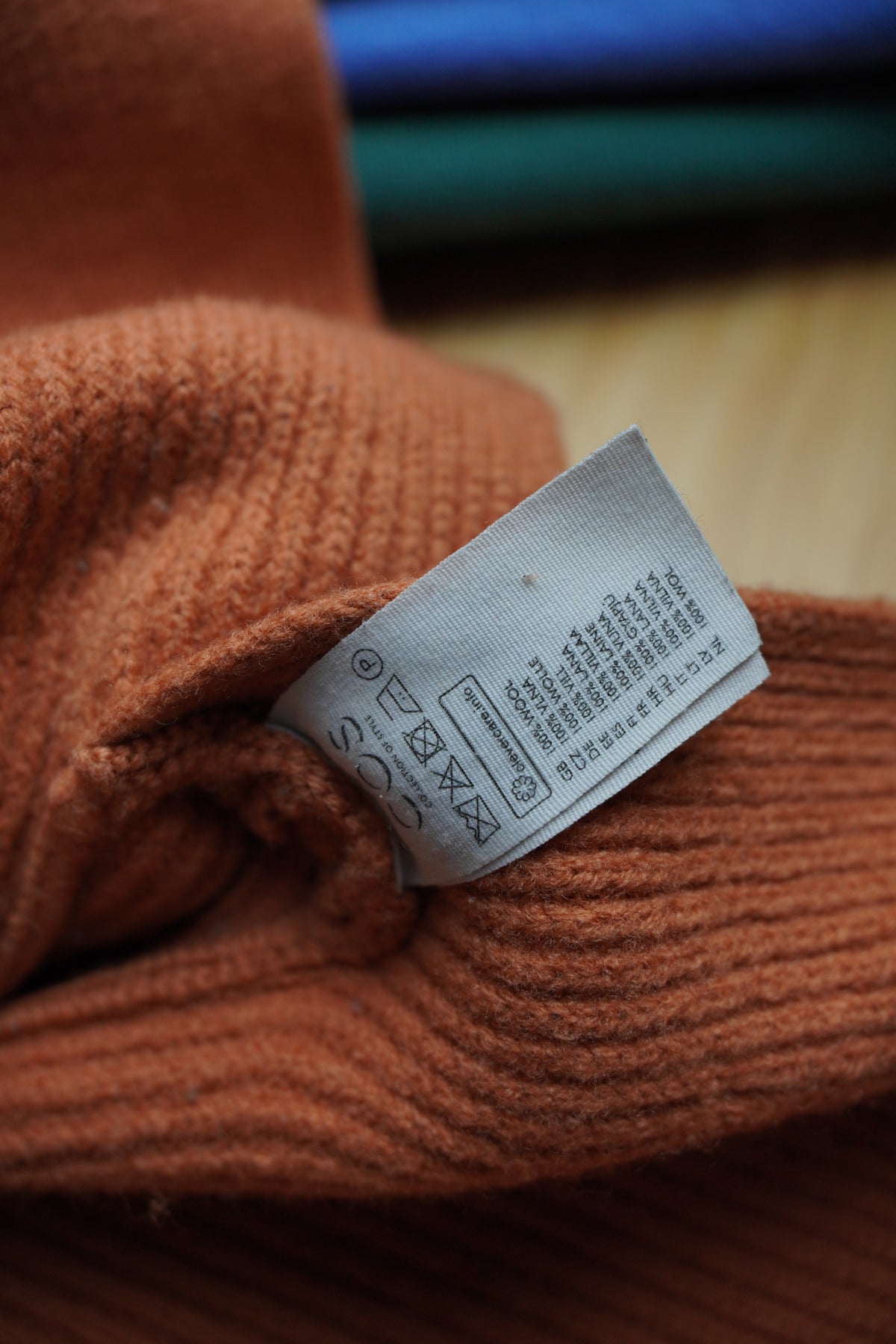 COS – Pulover oversized din 100% lână cu deschideri laterale